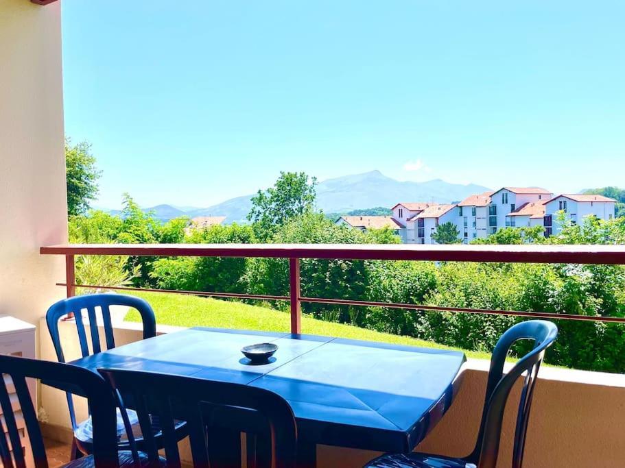 Appartement Caporizon-Baillenia-T1 Vue Montagne - Piscine St Jean De Luz à Saint-Jean-de-Luz Extérieur photo